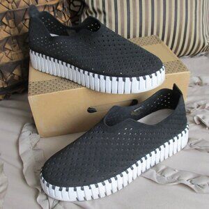 Tulip Shoe by Ilse Jacobsen